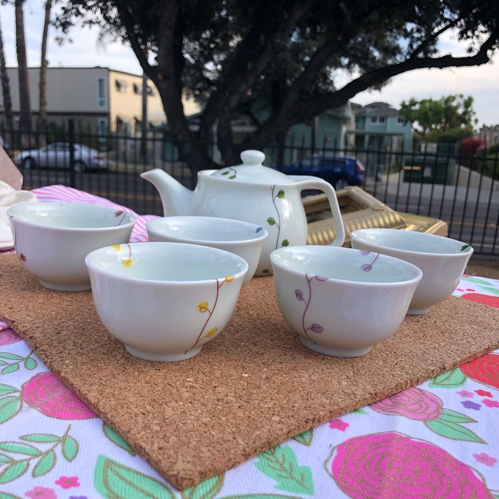 Tea Set - Picture 3 of 3